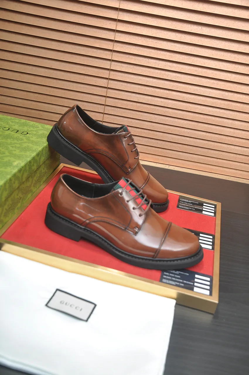 Men's shoes💰540💶Italy's top luxury men's shoe giant (GUCCI) (Gucci) (full cowhide lining) new arrival🍃Original European style🔰 Pleasant to the eye😍In order to make the shoes more durable and non-deformable🌀The production continues to follow traditional methods but there is still no lack of innovation💪Choose original sheepskin for the leather♻️ Smooth and natural And extra bright ⭐Made of imported cowhide, the first choice of rich people 38-45 (45 customized)